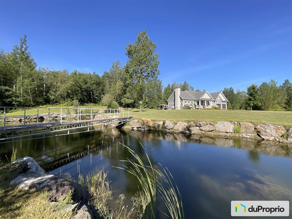 $779,000 - Bungalow for sale in Plessisville — photo 1