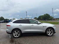 The 2018 Jaguar F-PACE 25t AWD Premium is a remarkable SUV that perfectly balances luxury and perfor... (image 6)