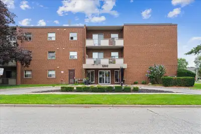 Pontiac Court – Lowrise - 2 Bedroom available at 1202 Pontiac Co