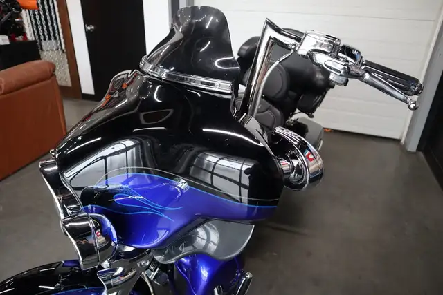 2011 Harley-Davidson FLHTCUSE8 - CVO Ultra Classic Electra Glide in Sport Touring in Strathcona County - Image 7