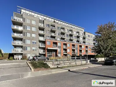 À VENDRE - Condo lumineux au coeur de St-Lambert Magnifique condo lumineux à aire ouverte situé au 2...