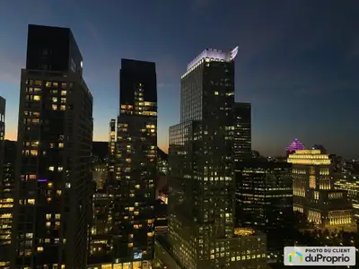 Courtiers vendeurs, s'abstenir. La Tour des Canadiens 3 vous propose ce fabuleux condo d'angle situé...