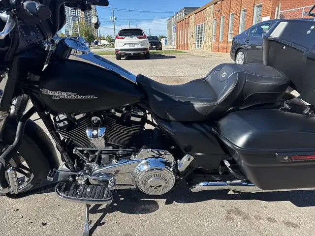 2017 Harley-Davidson Street Glide ~ STREET GLIDE ~ 107CI ~ DETAT in Sport Touring in City of Toronto - Image 18