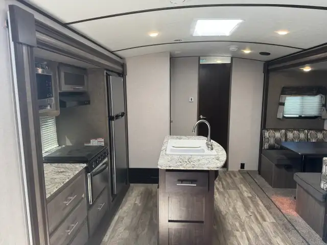 2019 Forest River SURVEYOR 285 IKLE in Travel Trailers & Campers in St. Albert - Image 12