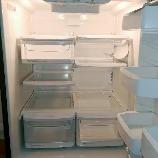 Frigo Kitchen Aid in Refrigerators in Québec City - Image 3