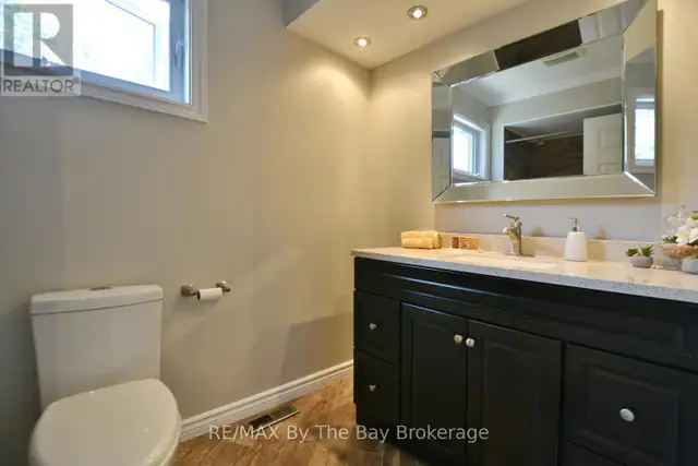 2 BIRCHMOUNT CIRCLE Wasaga Beach, Ontario in Houses for Sale in Oakville / Halton Region - Image 21