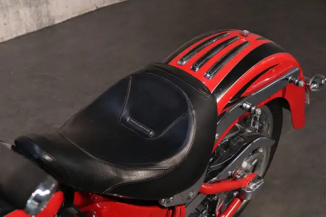 2011 Harley-Davidson CVO SOFTAIL CONVERTIBLE (FLSTSE2) in Sport Bikes in Ottawa - Image 6