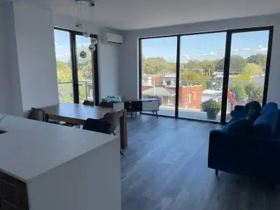 Located at 1770 or 1640 Av Victoria St-Lambert 27 St Louis Looking for non-smoking/quiet tenant New...