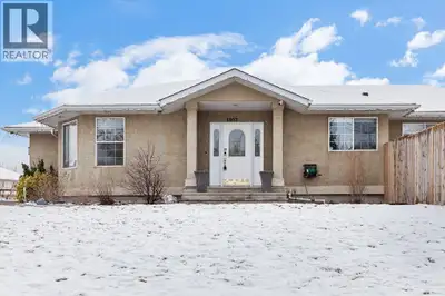 Here is this fantastic rancher bungalow with 4 beds/3 baths in the desirable St. Lawrence Heights. T...