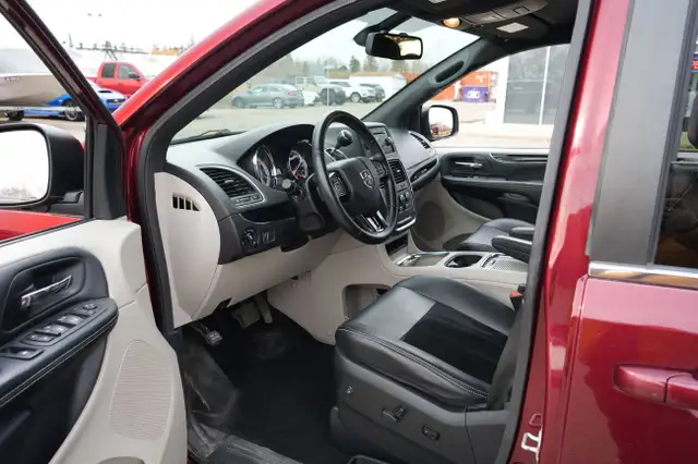 2018 Dodge Grand Caravan SXT Premium Plus WITH STOW & GO in Cars & Trucks in Red Deer - Image 14