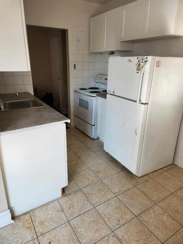 BEAUTIFUL 2 BR APARTMENT IN WALLACEBURG PERFECT FOR 50+!!! Long