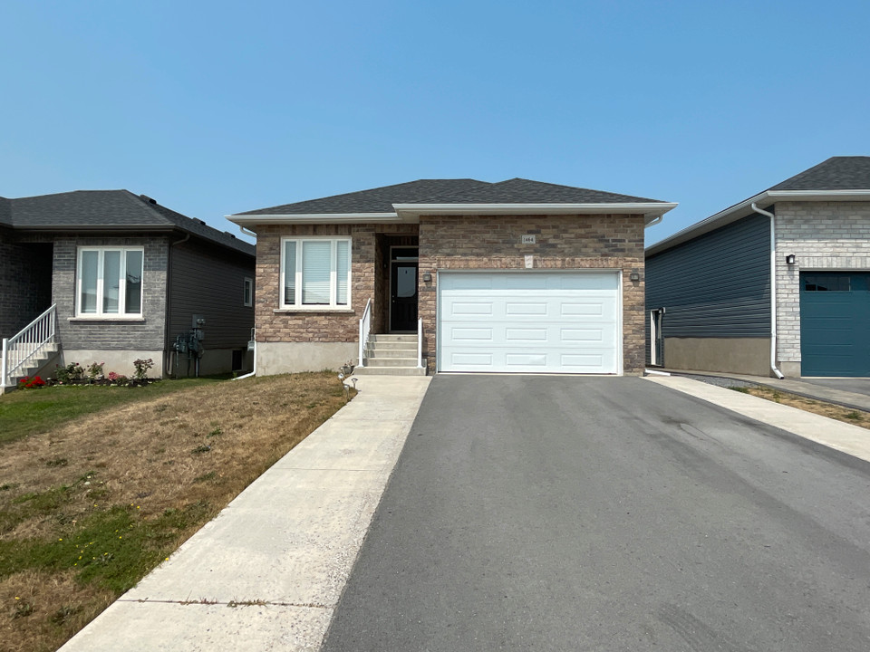 Newer, lower level, west-end 2 bedroom - 2-1464 Evergreen in Long Term Rentals in Kingston