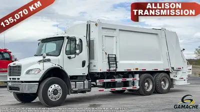 Heavy truck - # STOCK: C-36075 2017 FREIGHTLINER M2 106 CAMION À REBUS CHARGEMENT ARRIÈRE 2017 FREIG...