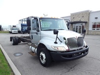 2017 NAVISTAR INTERNATIONAL 4300 LP Cab and Chassis - Automatic transmission-25500 GVW. 2017 Interna... (image 4)