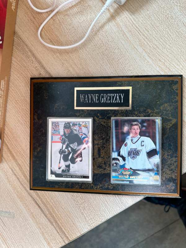 Wayne Gretzky Plaque with Hockey Card in Arts & Collectibles in Thunder Bay - Image 2