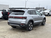 AMVIC Licensed Dealer * Heated Front Seats * Heated Steering Wheel * Rear Vision Camera * Wireless C... (image 7)