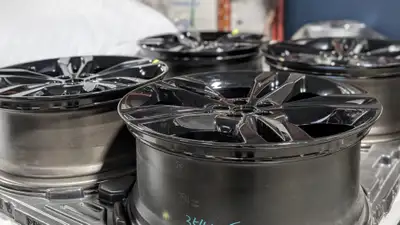 Brand new OEM gloss black Size: 21"x 9.0" Bolt Pattern: 5x108 (5x4.25) ET: 55 Bore: 63.4 mm OEM#: KT...