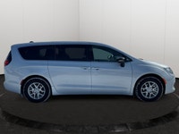 Caprice Leatherette Bucket Seats, Remote Start System, Heated Front Seats, Heated Steering Wheel, 10... (image 5)