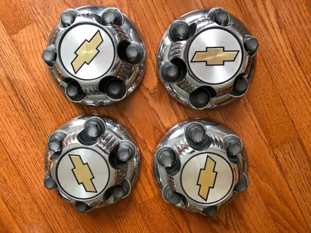 Set Of 4 BRAND NEW OEM Chevy Chrome 6 Hole Wheel Centre Hub Caps