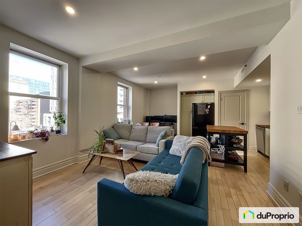 $399,800 - Condominium in Ville-Marie (downtown, old Mtl) — photo 1