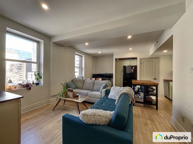 $399,800 - Condominium in Ville-Marie (downtown, old Mtl) — photo 1