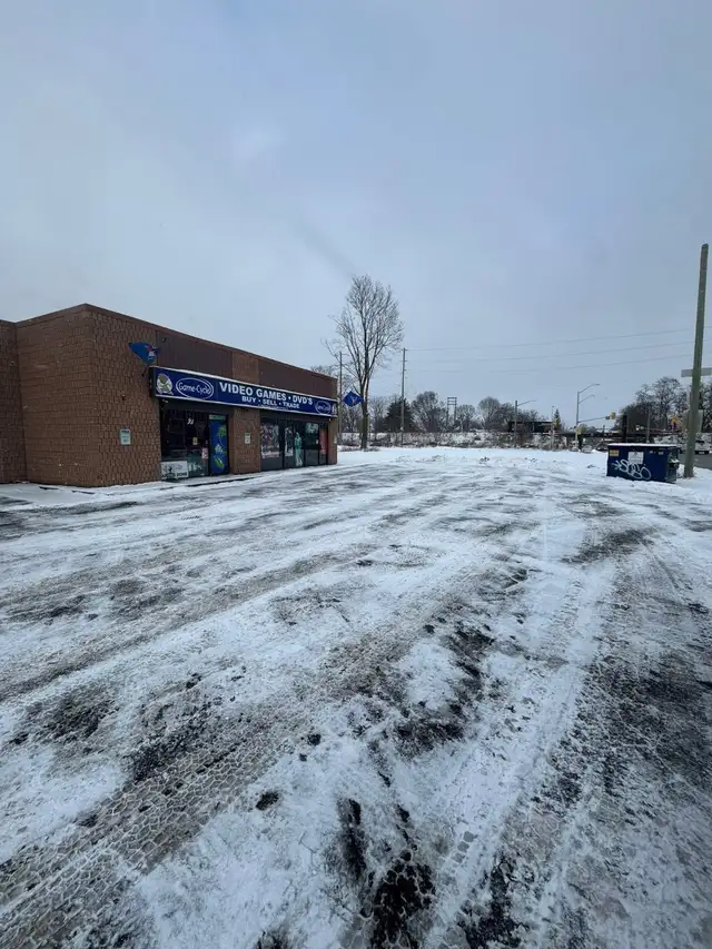Snow Removal Service- Commercial/Residential/Industrial Plowing in Snow Removal & Property Maintenance in London - Image 13