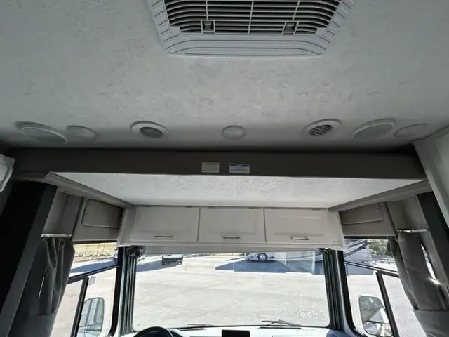 2022 Coachmen RV Mirada 35ESF in RVs & Motorhomes in Red Deer - Image 19