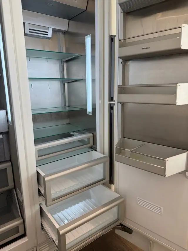 GAGGENAU 42'' Fridge/freezer bonne condition. Marche tres bien. in Refrigerators in City of Montréal - Image 4
