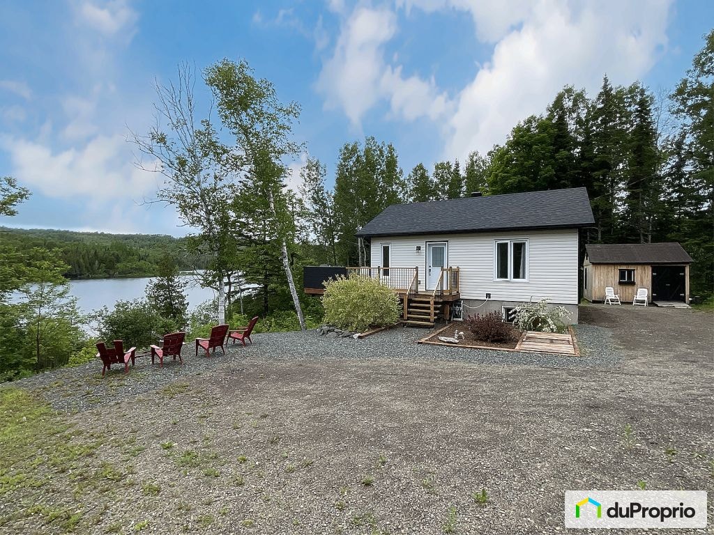 $439,000 - Cottage for sale in St-Michel-Du-Squatec — photo 2