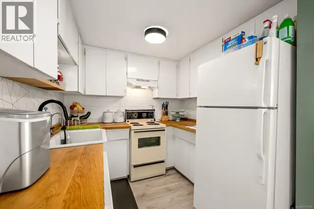 1883 & 1885 England Ave Courtenay, British Columbia in Houses for Sale in Comox / Courtenay / Cumberland - Image 4