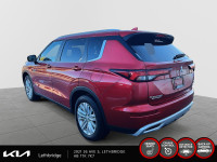 2024 Mitsubishi Outlander PHEV LE Experience the Mitsubishi Outlander PHEV LE with only 639 km on th... (image 3)