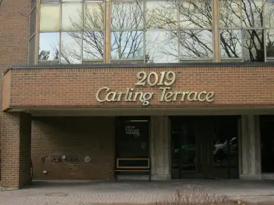 NEAR CARLINGWOOD. 2 BEDROOMS, 2 FULL BATHS, VACANT, IMMEDIATE OCCUPANCY, MOVE IN CONDITION, IN UNIT...