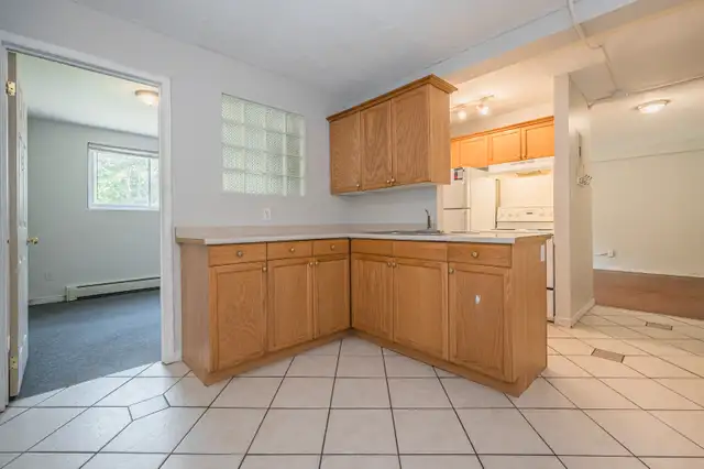 3 Bedroom Student Units Minutes From Laurier! - $500 Gift Card!! in Room Rentals & Roommates in Kitchener / Waterloo - Image 11