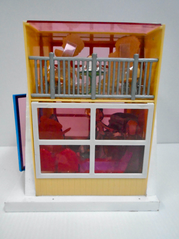 Bratz Polly Pocket Ski Lodge Play Set Dollhouse Toys & Games