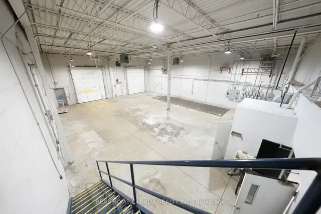 6200 Sq Ft Industrial Warehouse Space for Rent in Burlington in Commercial & Office Space for Rent in Oakville / Halton Region - Image 11