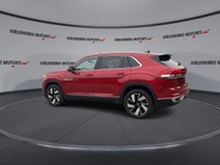 // ACCIDENT FREE!! // Meet the 2024 Volkswagen Atlas Cross Sport Highline 2.0 4WD, a stylish midsize... (image 5)