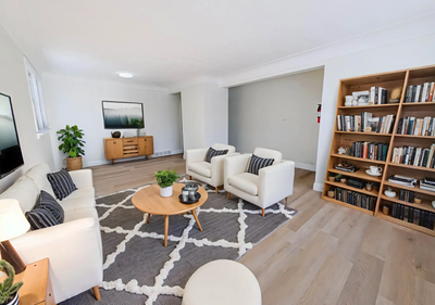 This spacious and bright 3-bedroom, 1-bathroom main unit in Welland offers comfortable living in a c...