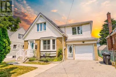 Stylish, Fully Upgraded Family Home in Prime Location. This truly modern residence has been beautifu...