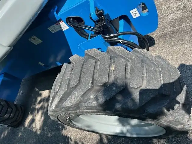 2014 Genie Z60 Diesel Articulating Boom Fully Serviced in Heavy Equipment in Hamilton - Image 17