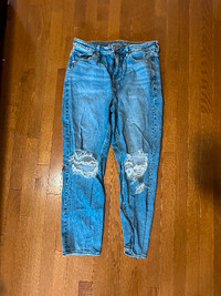 Mom Blue & Black Jeans and Cargo Pants from American Eagle Size