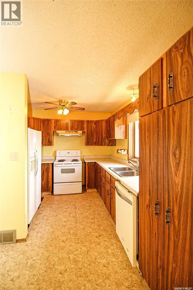 223 2nd STREET W Climax, Saskatchewan in Houses for Sale in Swift Current - Image 13