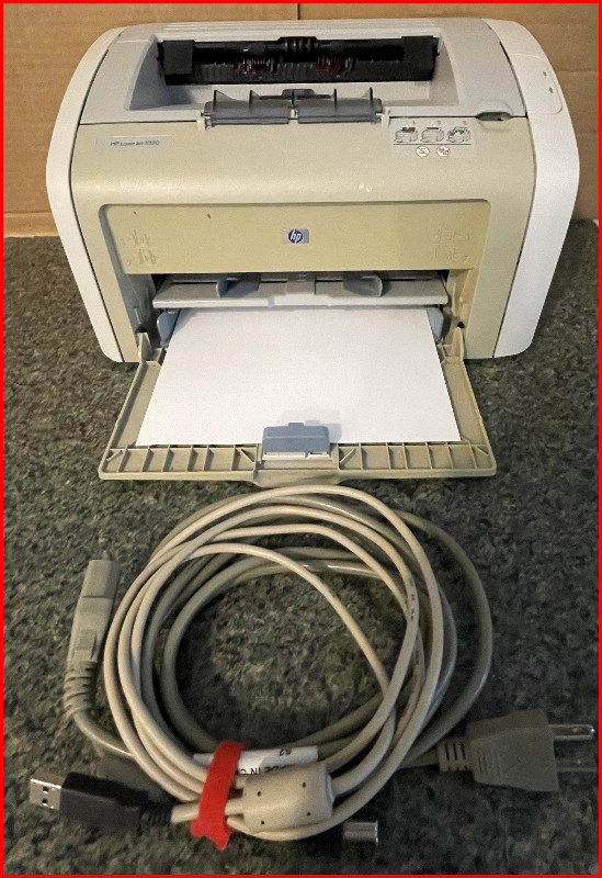 Imprimante HP LaserJet 1020 (Q5911A) monochrome dans Imprimantes, Scanneurs  à Saguenay