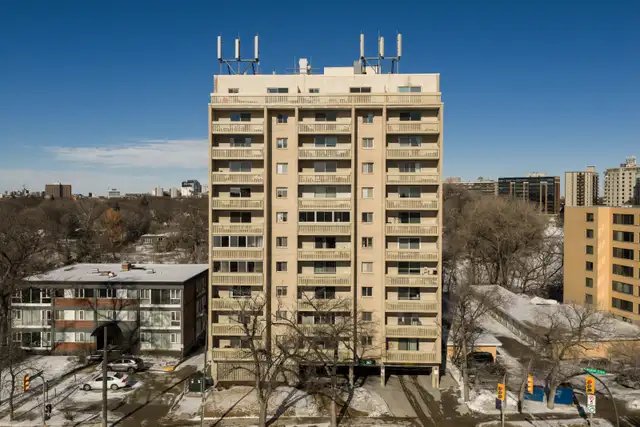 FOR SALE: Wellington Crescent for under $220K!