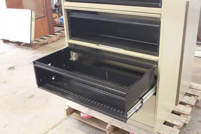 File Cabinet in Bookcases & Shelving Units in Kitchener / Waterloo - Image 4