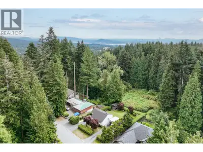 Rare opportunity backing directly onto Princess Park. This estate-sized 84' x 127' south-facing lot...