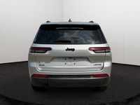 If you want a luxurious, full-sized family hauler that seamlessly bridges the gap between upscale co... (image 4)
