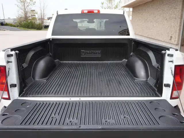 2023 Dodge RAM 1500 SLT Crew Cab - SHORT BED | 4x4 | LOW KMS!!! in Cars & Trucks in Winnipeg - Image 37