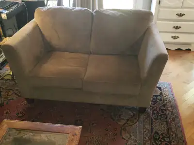 2 SEATER SOFA EXCELLENT CONDITION $80 AJAX, View more