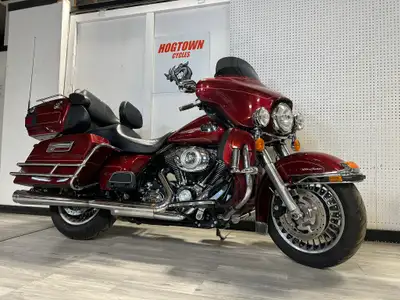 2009 Ultra Classic, Hi-Flow Megaphone Pipes, Color Matched Inner Faring, Kuryakyn 3 Pouch Windshield...
