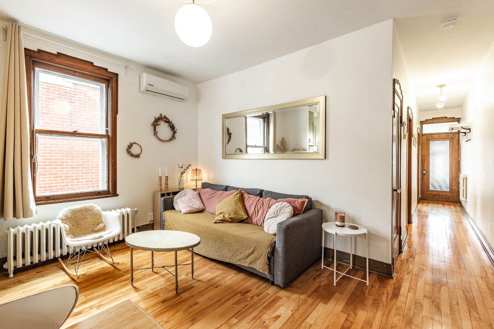 Condo lumineux au dernier étage avec deux chambres fermées — photo 2
